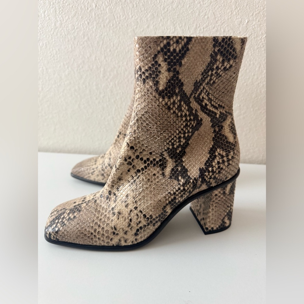 Free People Moonlight Snake Ankle Boots EU 39 NWOT - Picture 2 of 7
